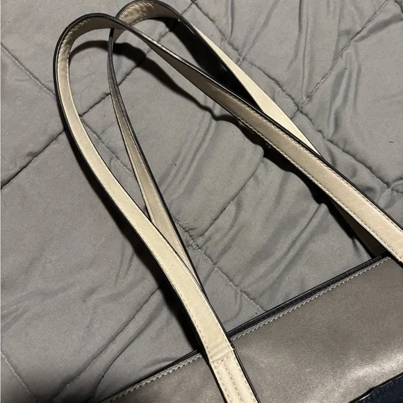 LILY & IVY Gray Leather Tote Bag with Navy Suede Front Pocket - Picture 5 of 9